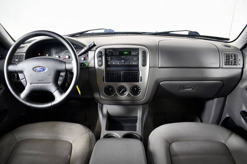 2004 Ford Explorer XLT