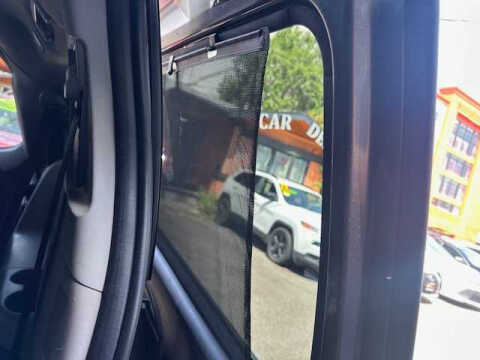 2017 Toyota Sienna SE Premium 8-Passenger