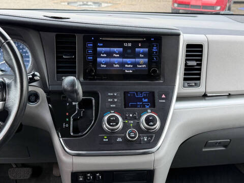 2016 Toyota Sienna XLE 8-Passenger