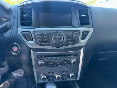 2017 Nissan Pathfinder SV