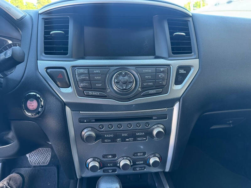 2017 Nissan Pathfinder SV