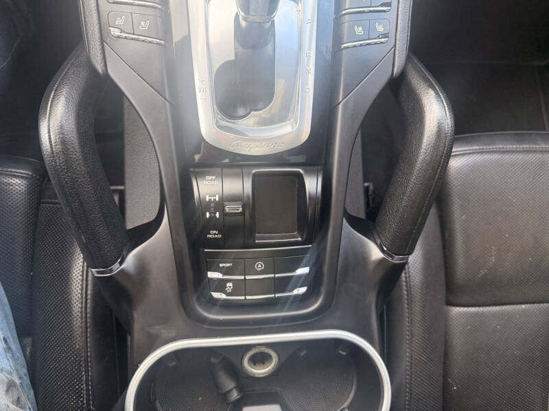 2017 Porsche Cayenne Platinum Edition