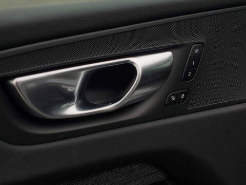 2025 Volvo XC60 T8 Core Dark Theme