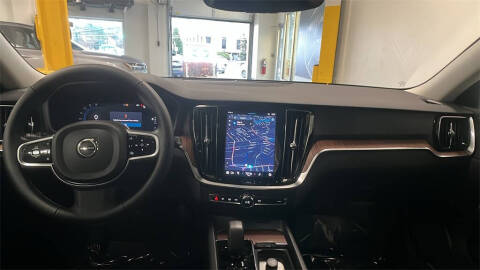 2025 Volvo V60 Cross Country B5 Plus