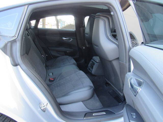 2024 Audi e-tron GT quattro Premium Plus