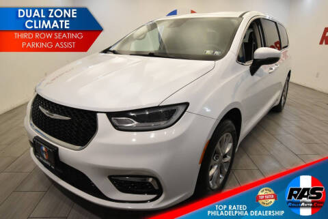 2023 Chrysler Pacifica Touring L