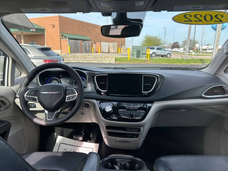 2022 Chrysler Pacifica Touring L