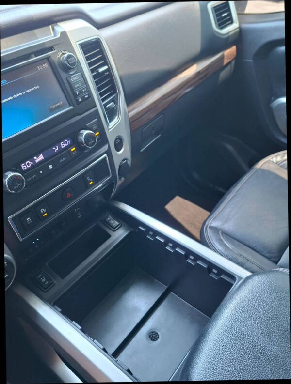 2017 Nissan Titan