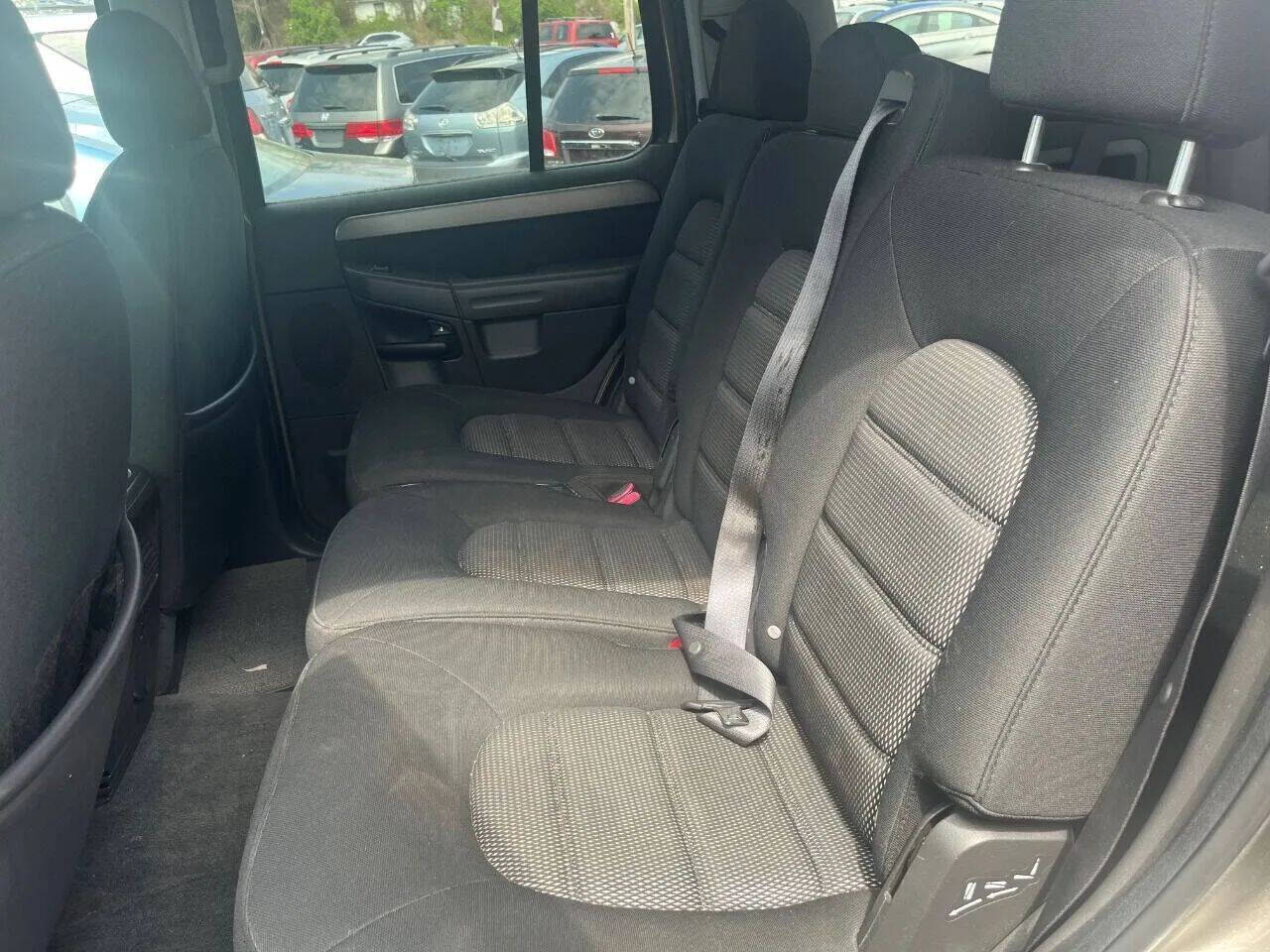 Brown 2004 Ford Explorer XLT 4dr XLT 4WD SUV 7