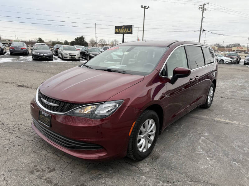 2018 Chrysler Pacifica LX's photo
