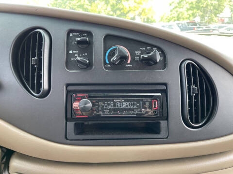 2004 Ford E-Series E-250 SD