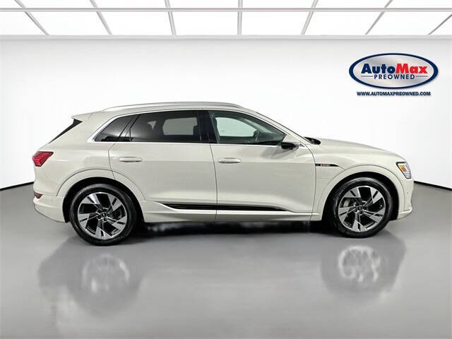 2022 Audi e-tron quattro Premium Plus