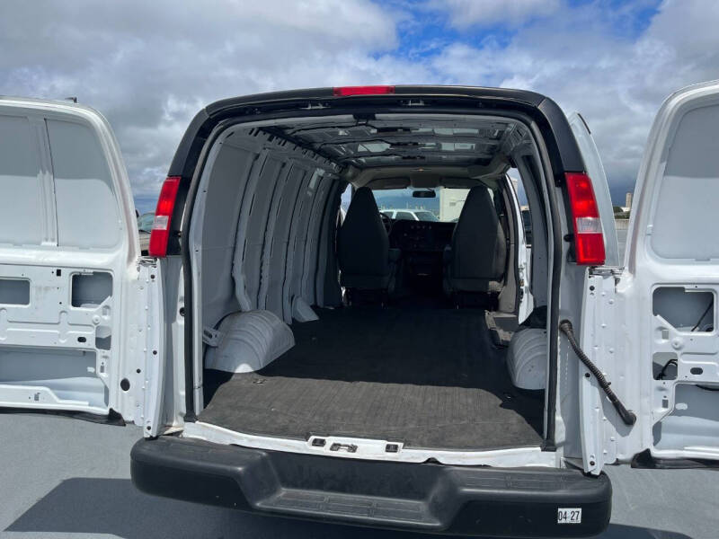 2023 Chevrolet Express 2500