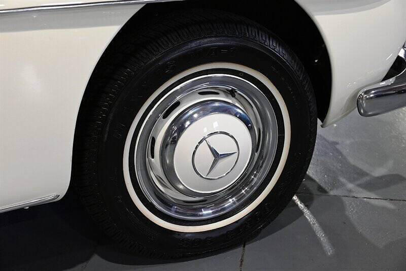 1961 Mercedes-Benz SL-Class 16