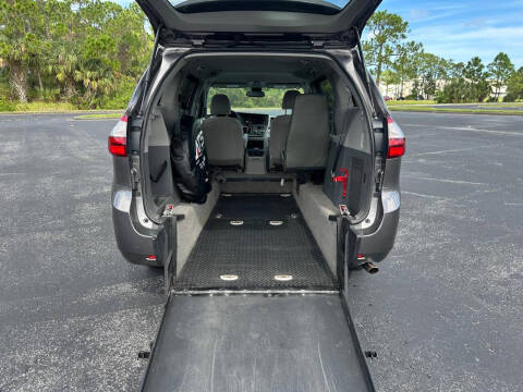 2019 Toyota Sienna LE Mobility 7-Passenger