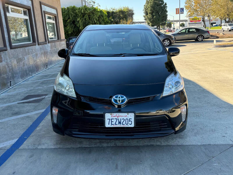 2014 Toyota Prius Two photo 3