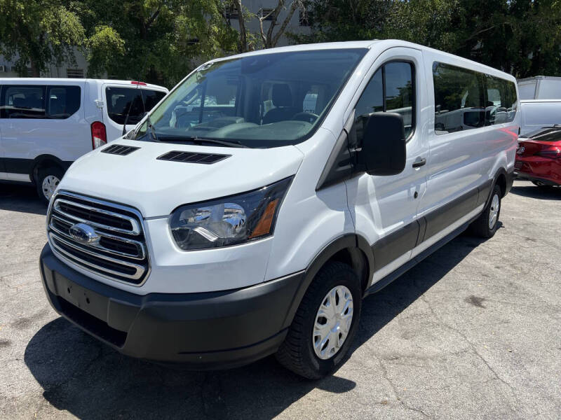 2017 Ford Transit Wagon XLT's photo
