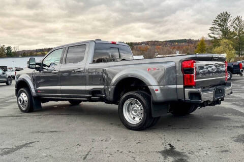 2023 Ford F-450 Super Duty Lariat