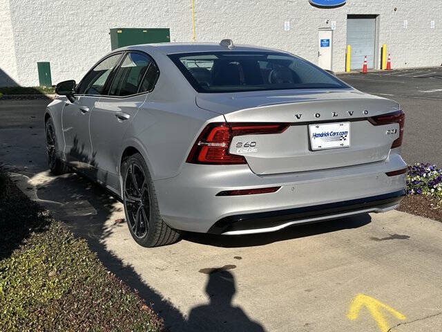 2024 Volvo S60 B5 Core Dark Theme