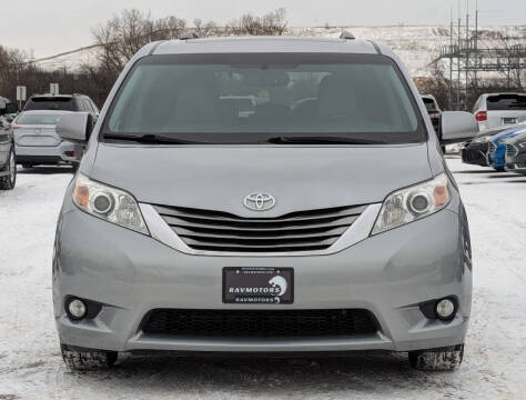 2017 Toyota Sienna XLE 8-Passenger