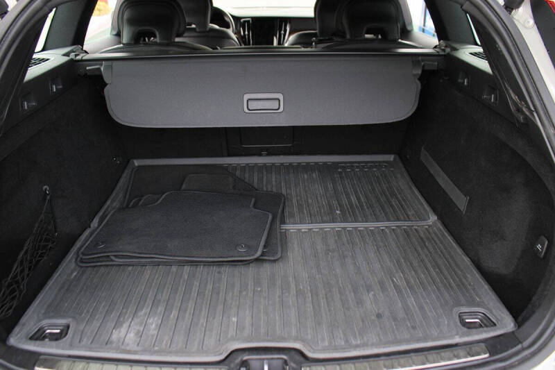 2020 Volvo V60 T5 Momentum