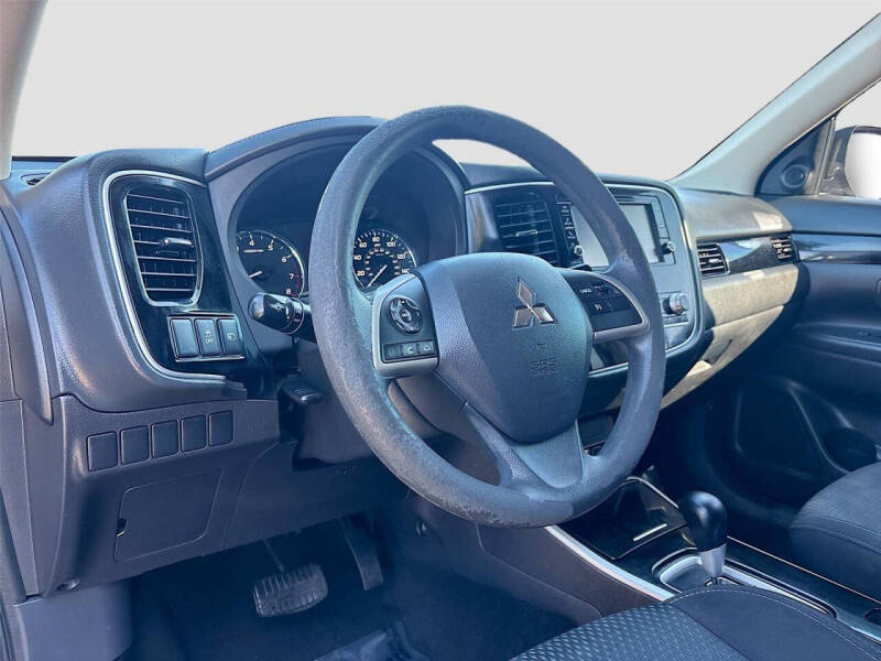 2020 Mitsubishi Outlander ES