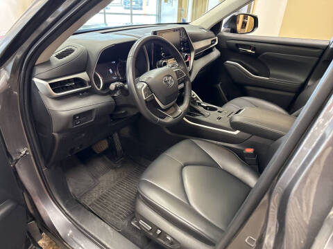 2022 Toyota Highlander Hybrid XLE