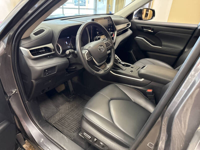 2022 Toyota Highlander Hybrid XLE