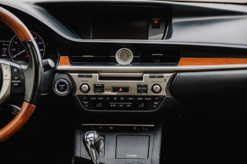 2013 Lexus ES 300h