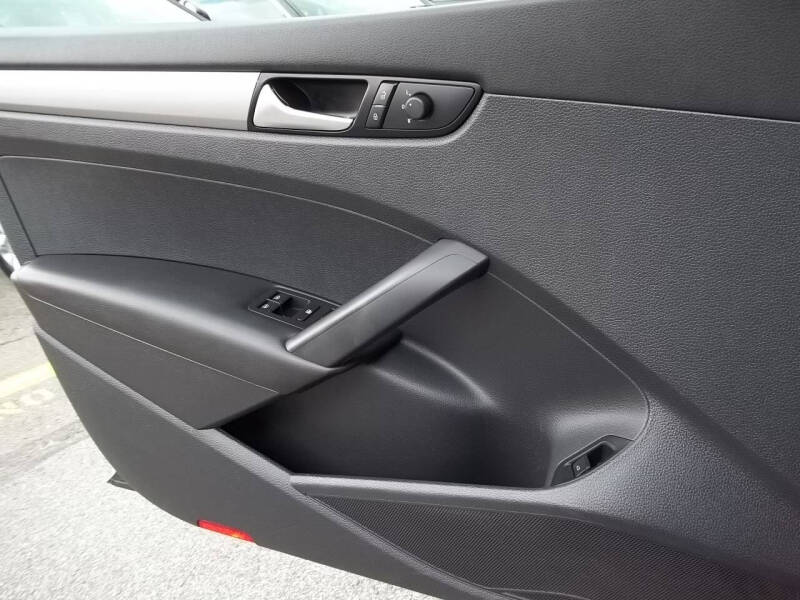 2014 Volkswagen Passat 1.8T S PZEV