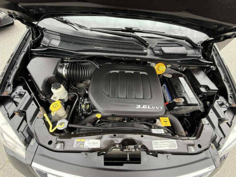 2016 Chrysler Town and Country Touring-L