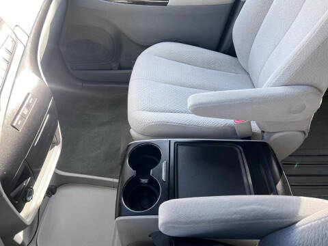 2014 Toyota Sienna LE 8-Passenger