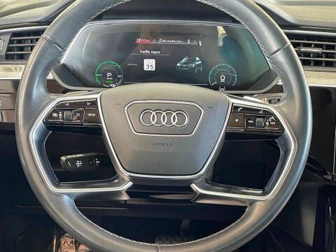 2022 Audi e-tron quattro Premium Plus