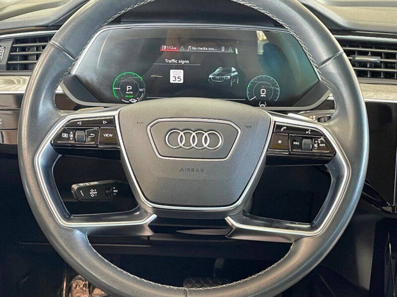 2022 Audi e-tron quattro Premium Plus
