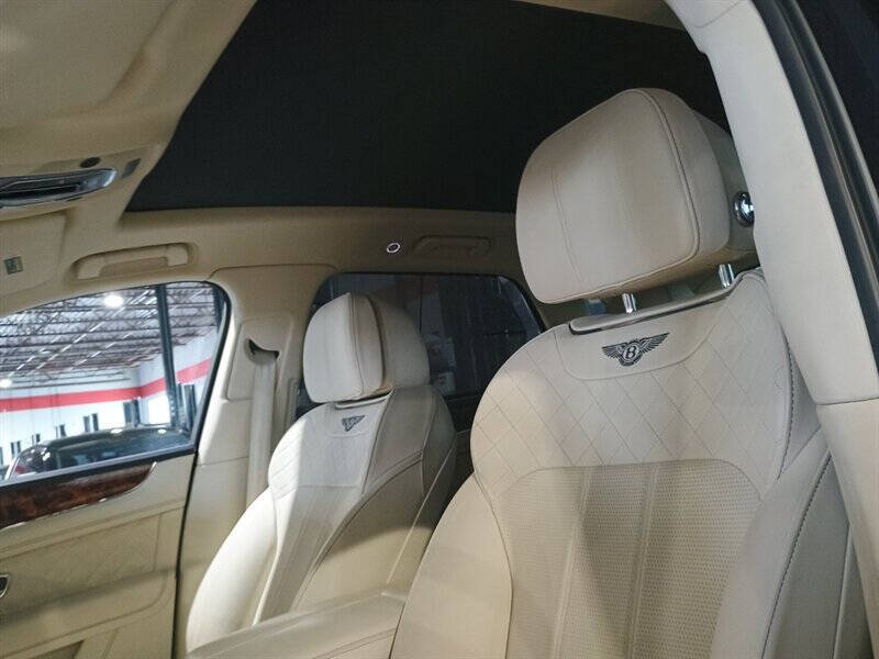 2017 Bentley Bentayga 27