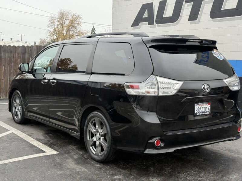 2017 Toyota Sienna SE 8-Passenger