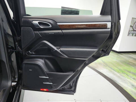 2013 Porsche Cayenne GTS