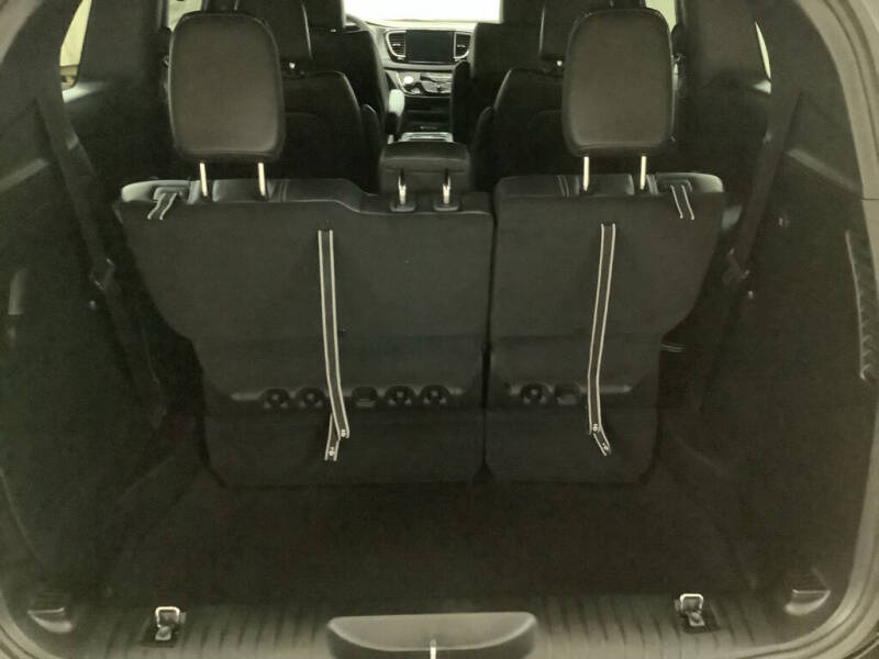 2027 Chrysler Pacifica LX