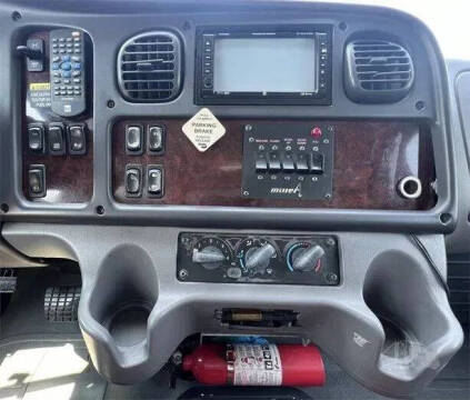 2009 Freightliner M2 106