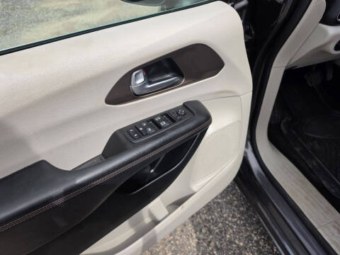 2017 Chrysler Pacifica Touring-L