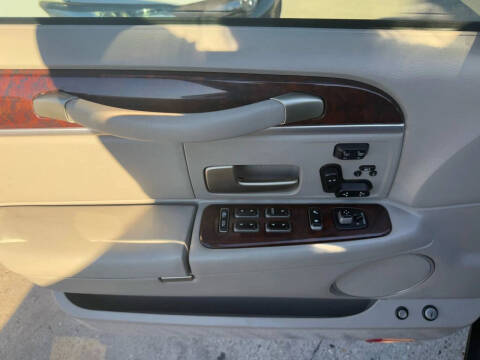 2007 Lincoln Town Car Signature Limited