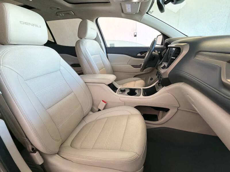 2022 GMC Acadia Denali