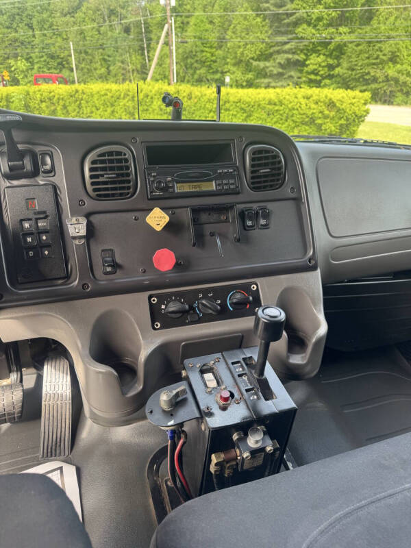 2005 Freightliner M2 112