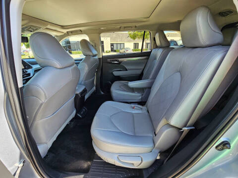 2023 Toyota Highlander Platinum