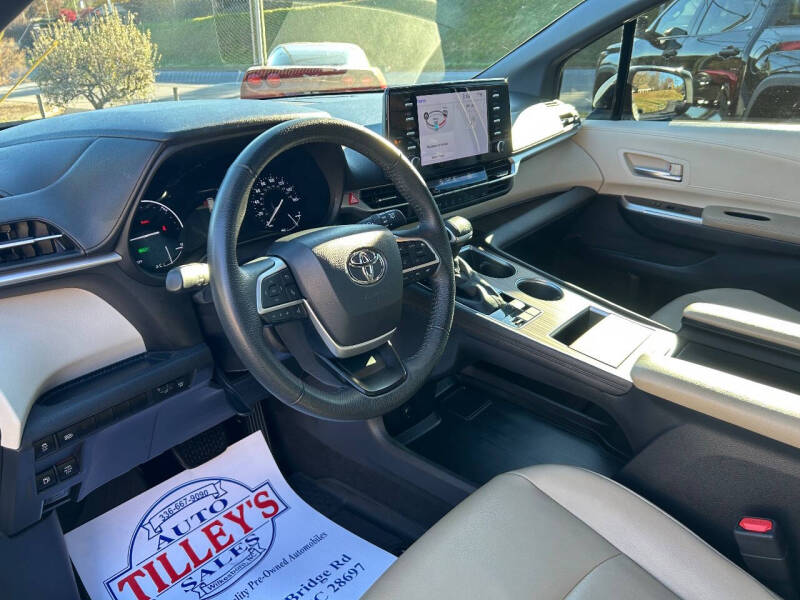 2022 Toyota Sienna XLE 8-Passenger