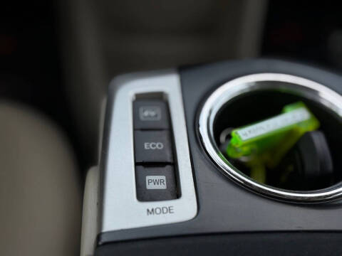 2014 Toyota Prius v Five