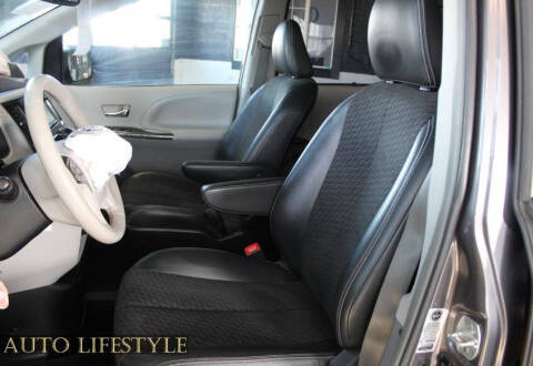 2013 Toyota Sienna SE 8-Passenger