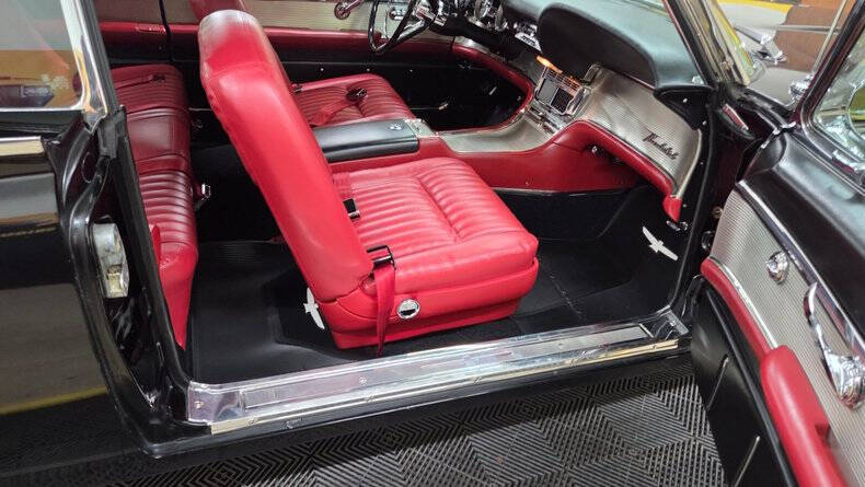1962 Ford Thunderbird