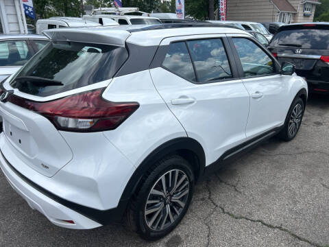 2021 Nissan Kicks SR