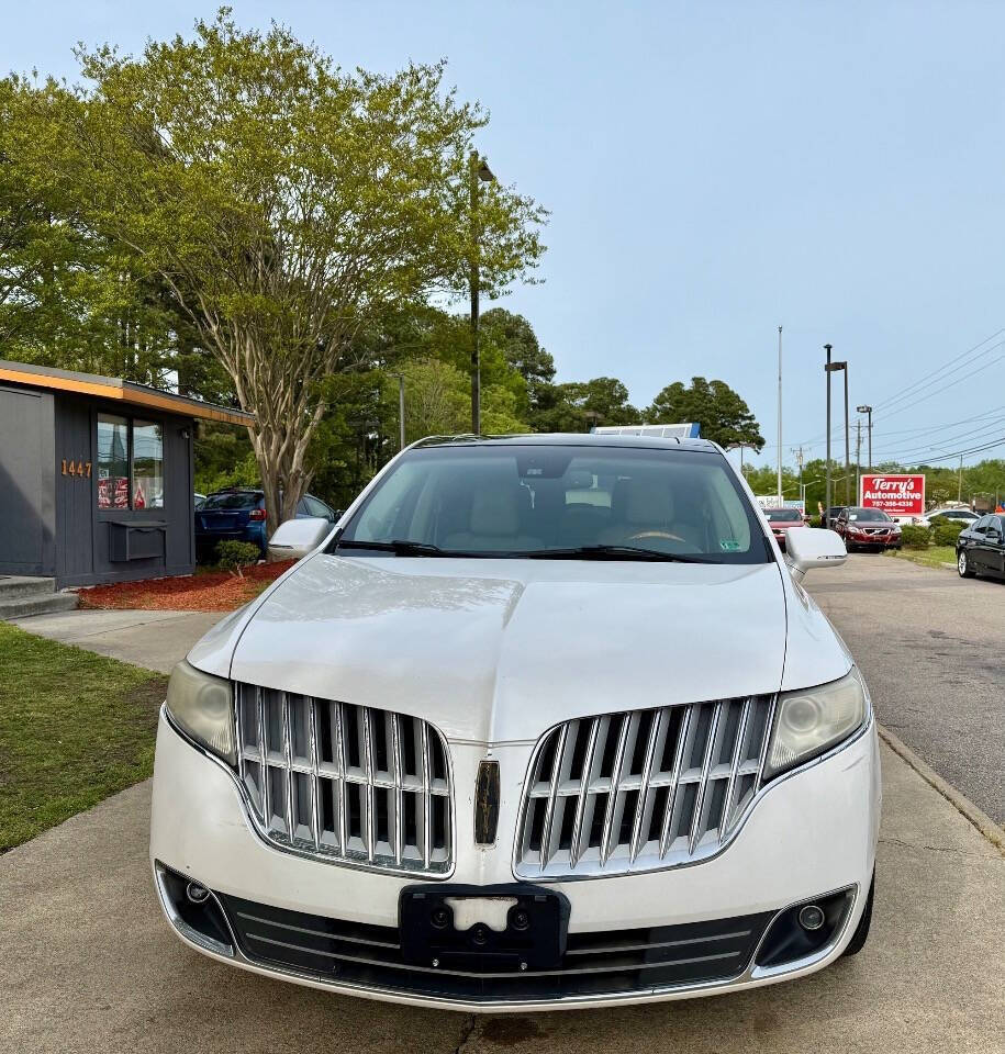 White 2010 Lincoln MKT Base 4dr Crossover 2